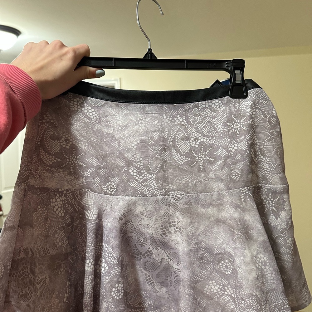 Elegant Lace Patterned Skirt - Gray